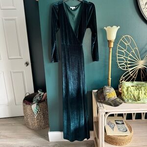 Elegant Velvet Maxi Wrap Dress in Deep Green